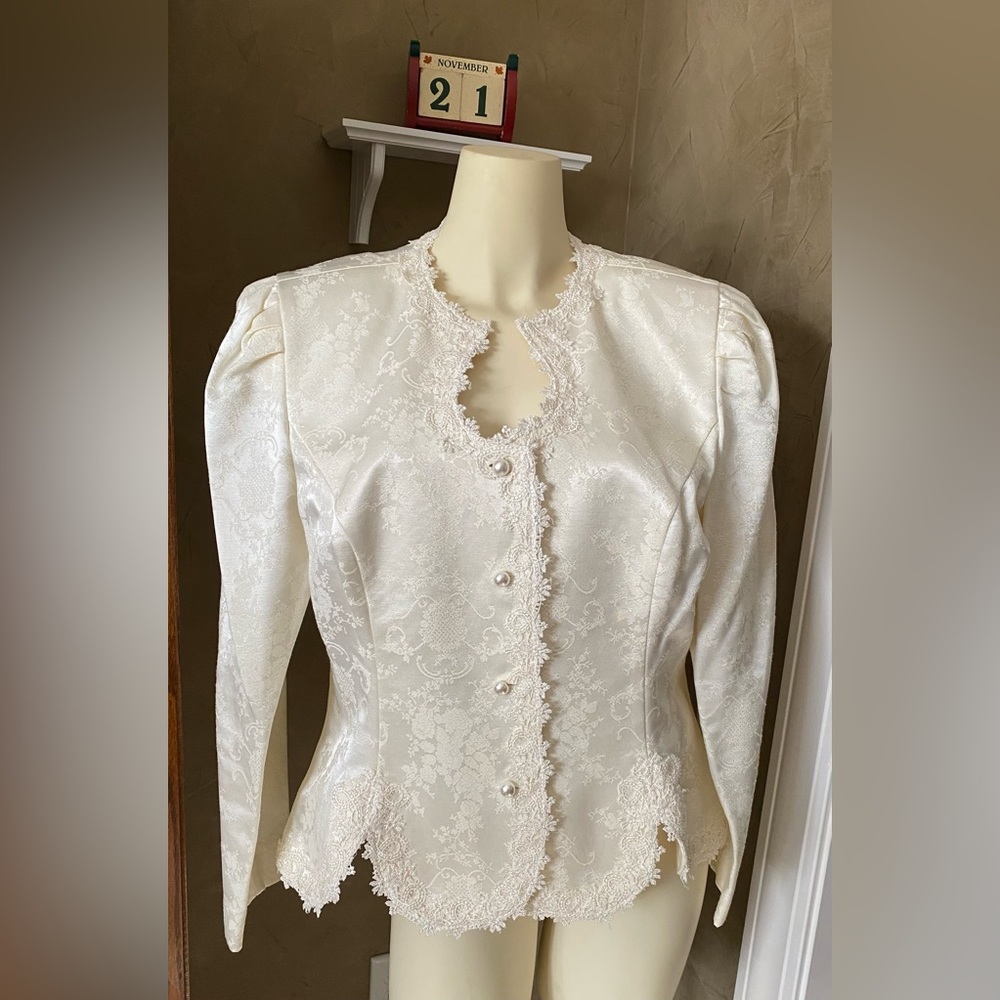 Nah Nah Collection Embroidered Jacquard Lace Trim Scalloped Hem Jacket Pearl 16